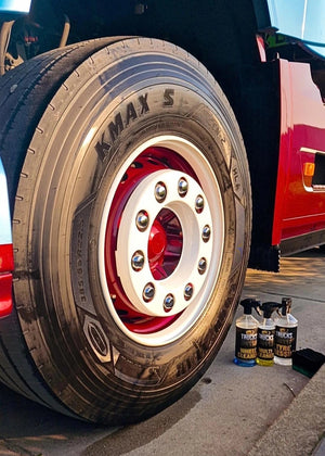 Bandenzwart 1 liter met Multi Cleaner en Wheel Cleaner voor een schone vrachtwagen velg Trucks