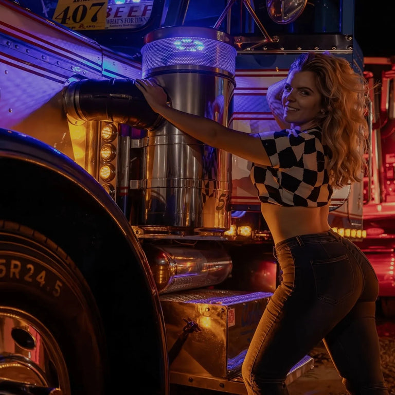 Trucks Trucker Meiden die rijde met vrachtwagen oldskool truck -Truckssupply